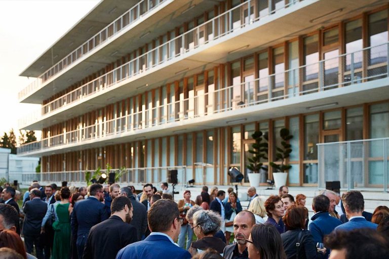 Collaborateurs de CBA durant l'inauguration d'Hamadryade